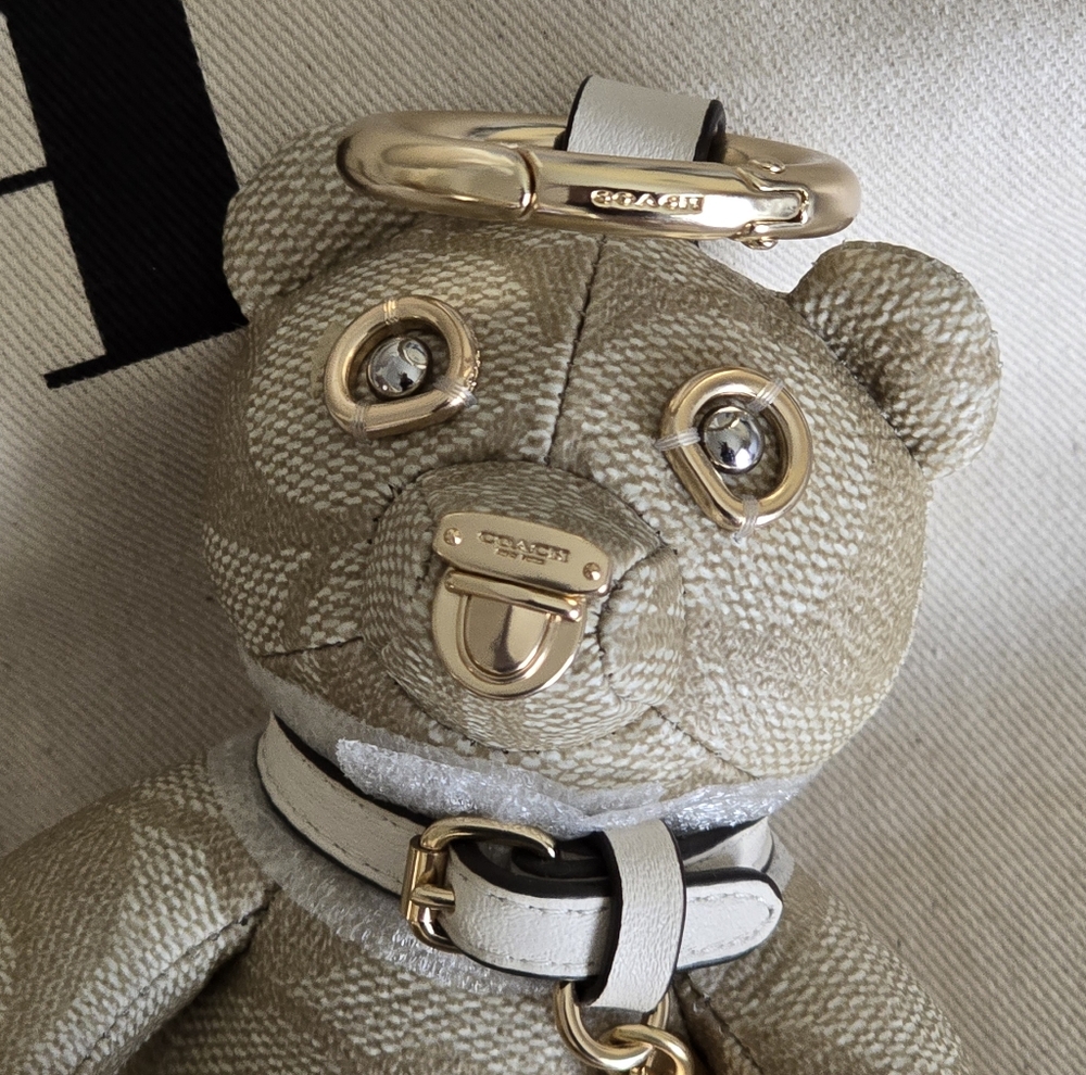 COACH SET 𧸠Zoe ~ Wallet & Bear Charm In Light Khaki / Chalk / Gold / Suede - Picture 13 of 13